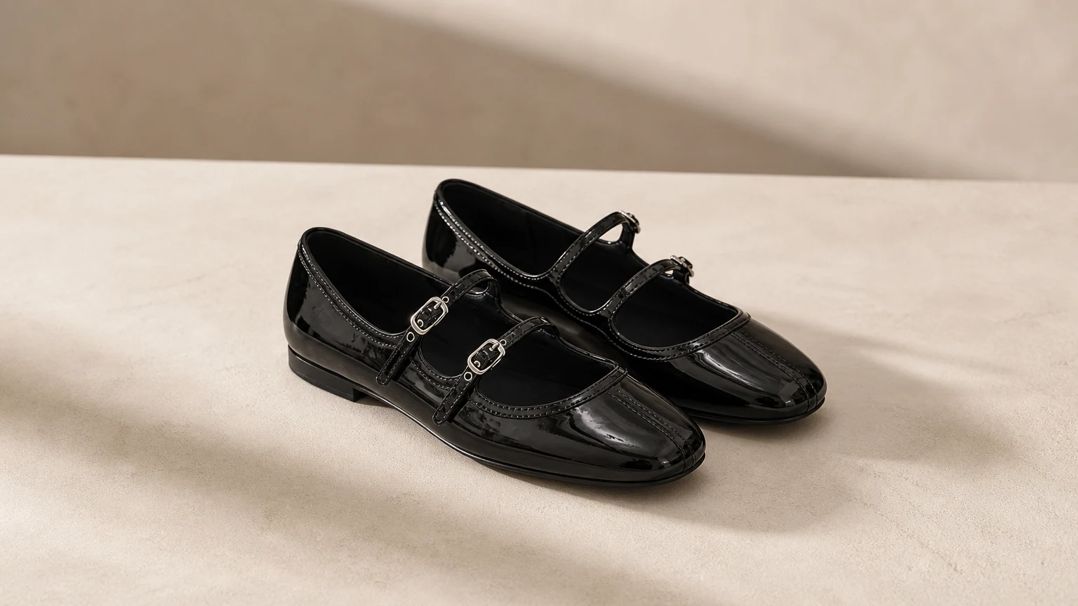 Eleganti ballerine Mary Jane con punta quadrata in stile scena orizzontale
