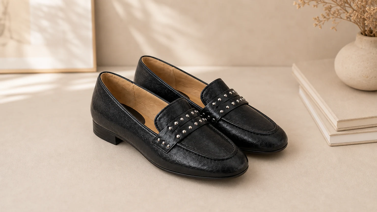 Mocassins confortables pour le bureau avec détails de surpiqûres raffinés, inspirés d'une scène de vêtements de travail épurés
